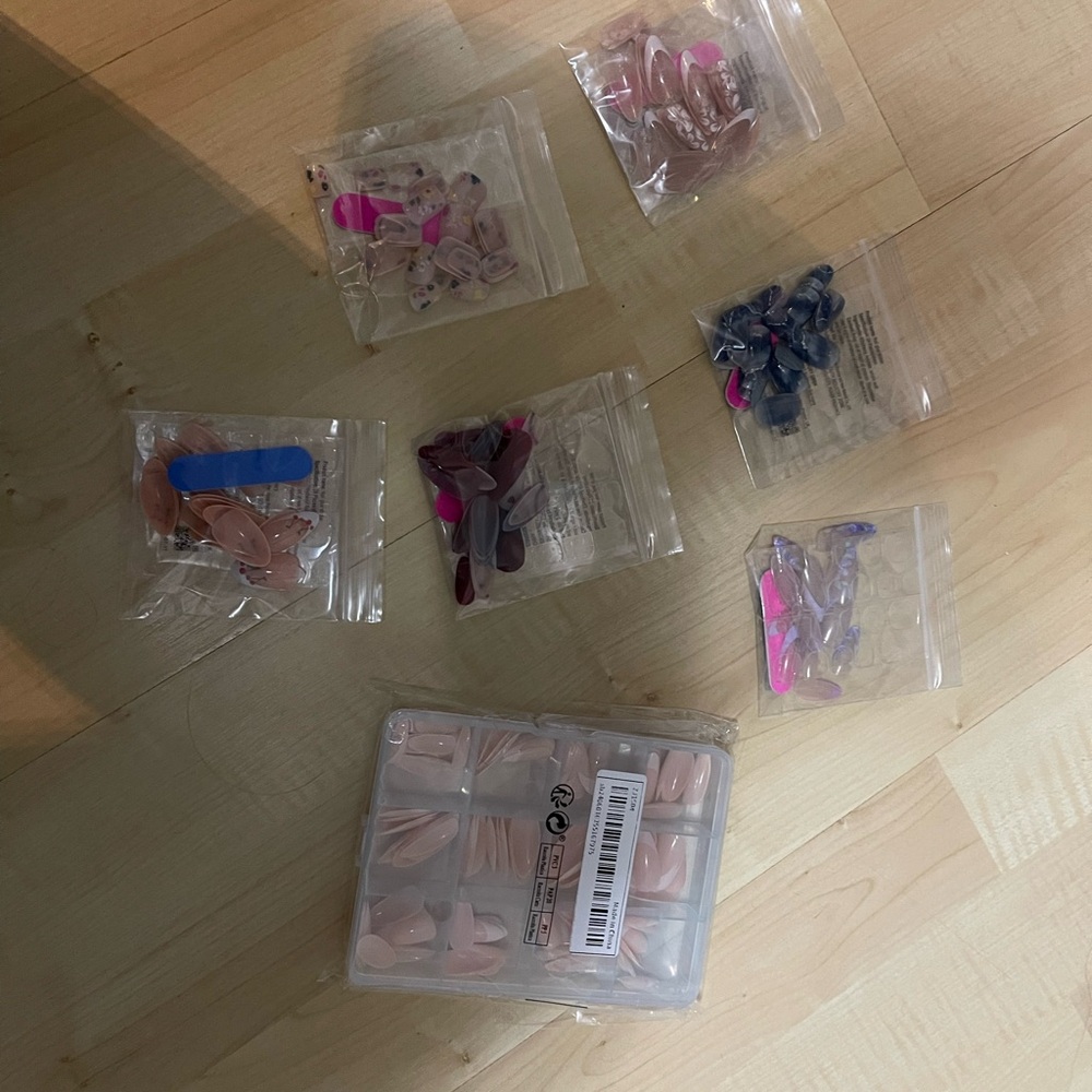 Lot of Assorted Press-On Nail Set